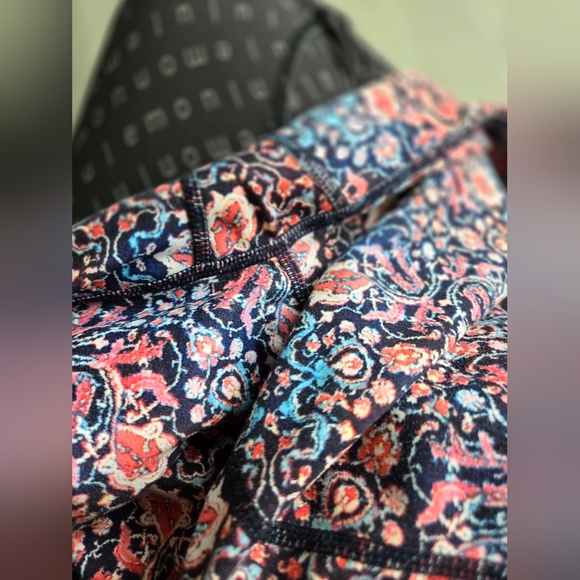 Good condition workout pants. - Picture 4 of 7